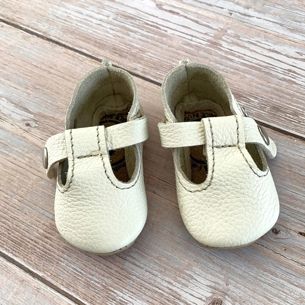 Baby Walker Mary Jane Shoes in Cream